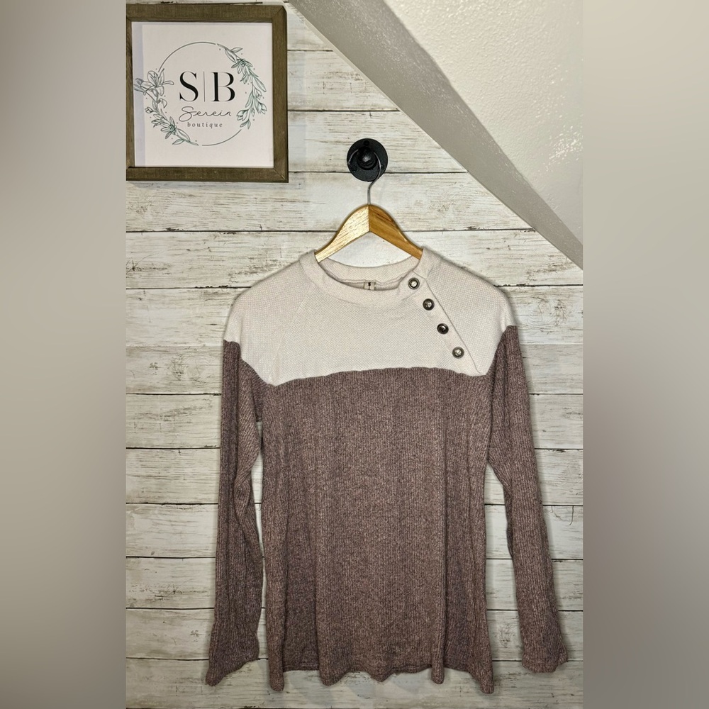 FINAL DROP! Vanilla Bay color block shirt with buttons on the shoulder. Medium.